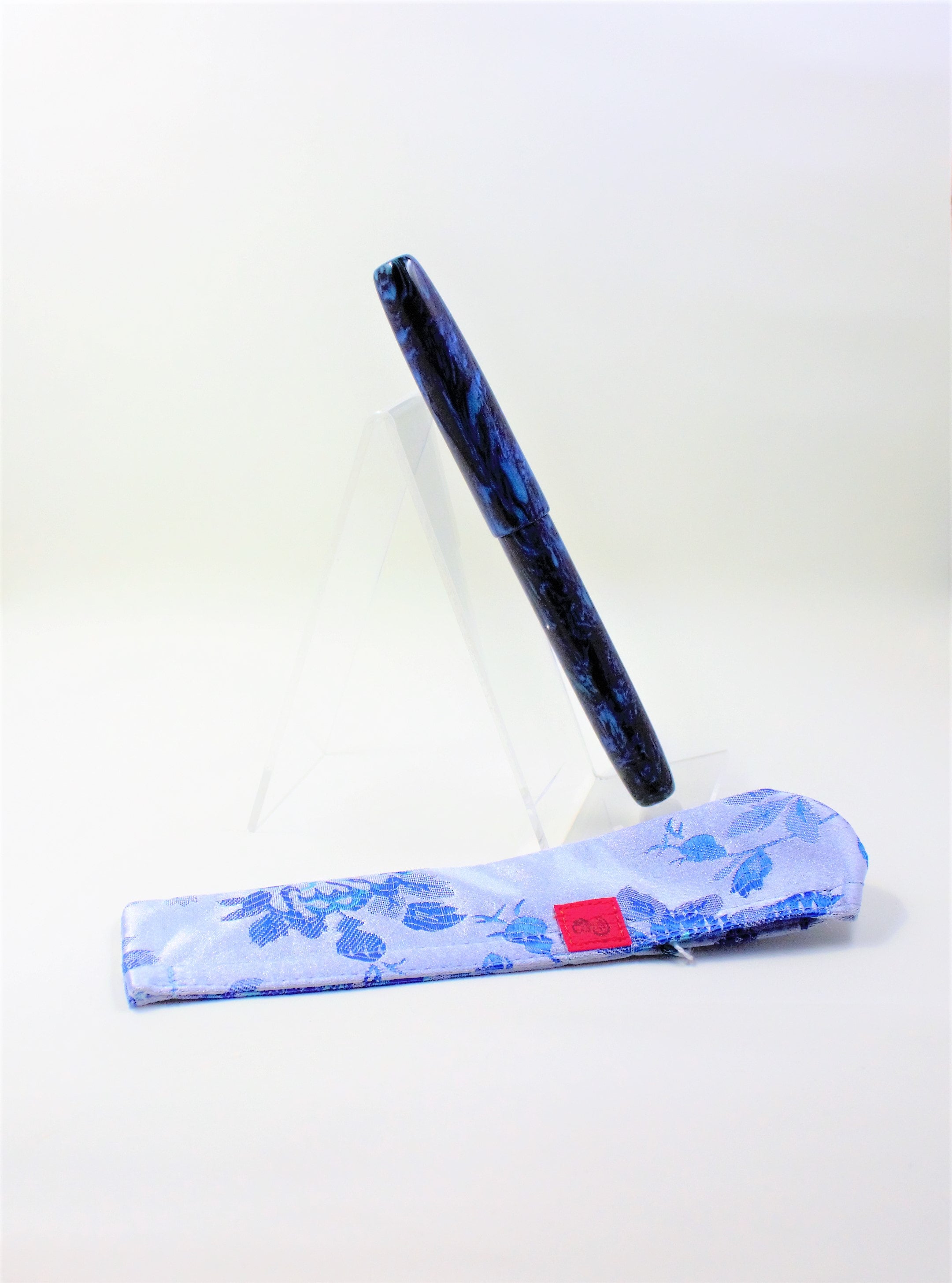bespoke-fountain-pen-mermaids-hollow-that-pen-bloke